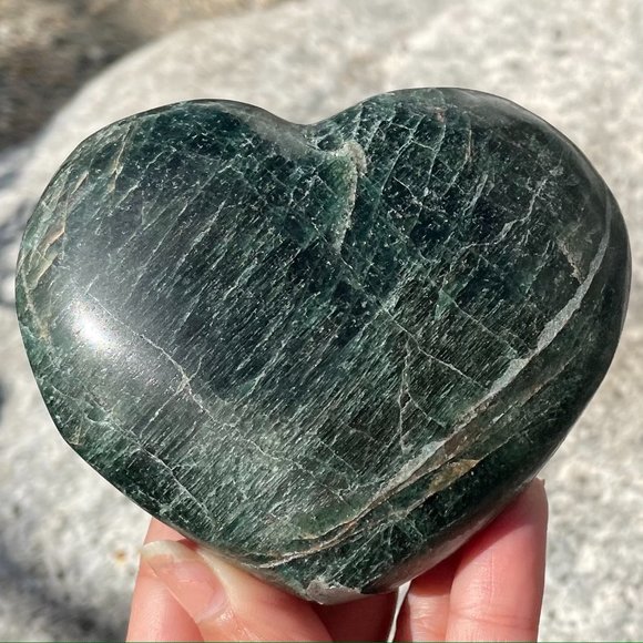 Crystal Apatite Heart - Picture 2 of 3